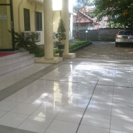 Edutel Undiksha Hotel Singaraja Buitenkant foto