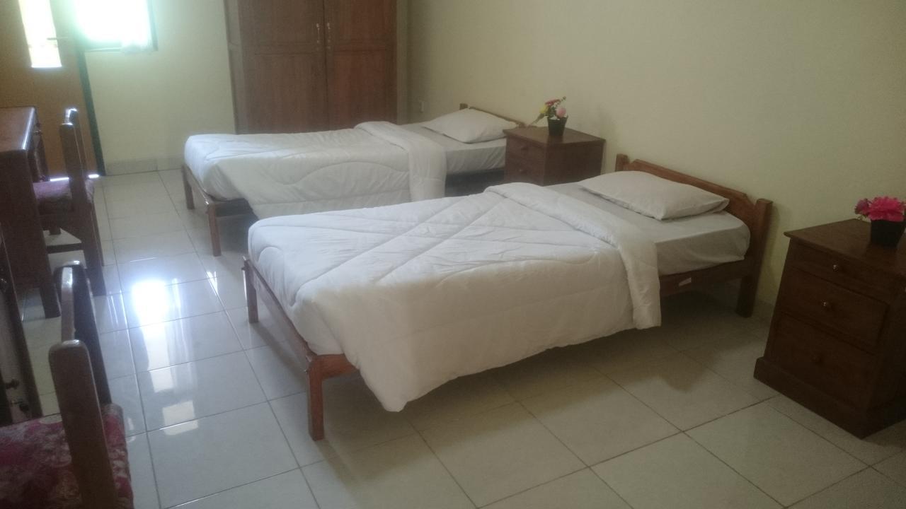 Edutel Undiksha Hotel Singaraja Buitenkant foto