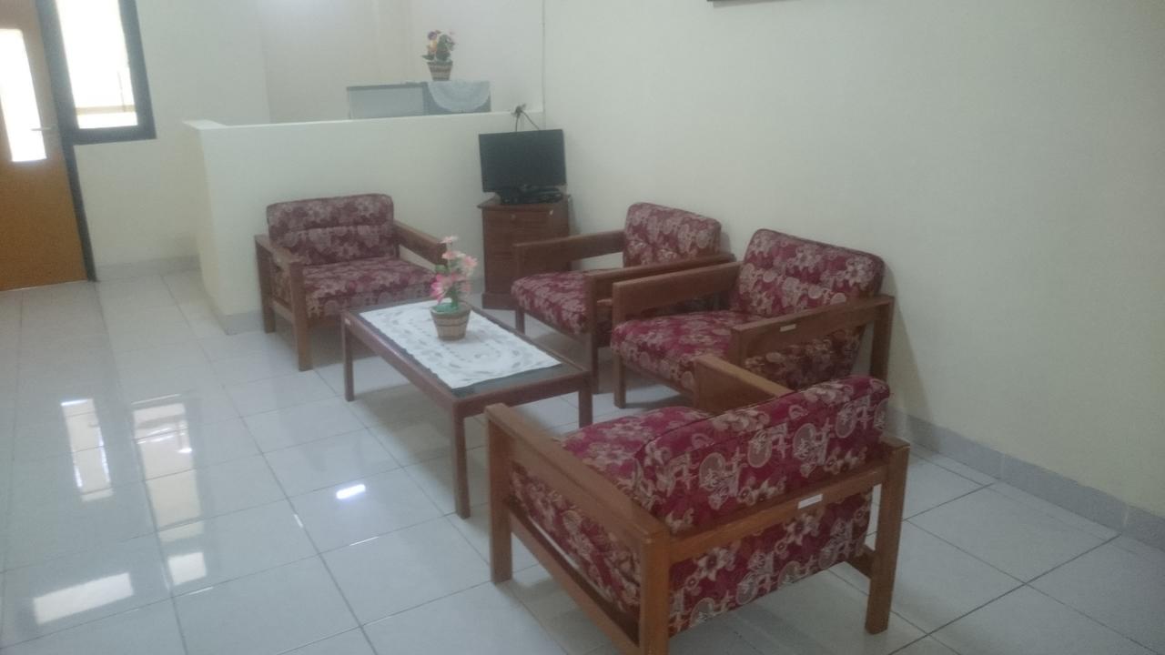 Edutel Undiksha Hotel Singaraja Buitenkant foto