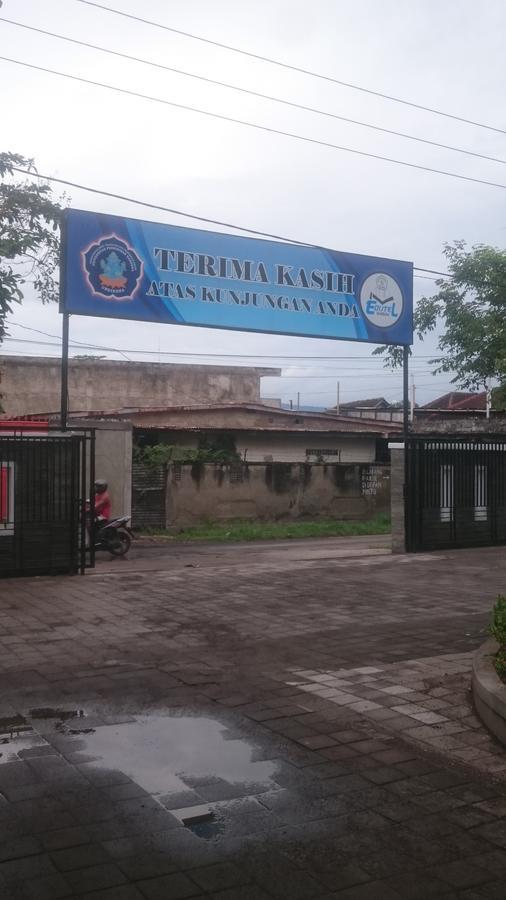 Edutel Undiksha Hotel Singaraja Buitenkant foto